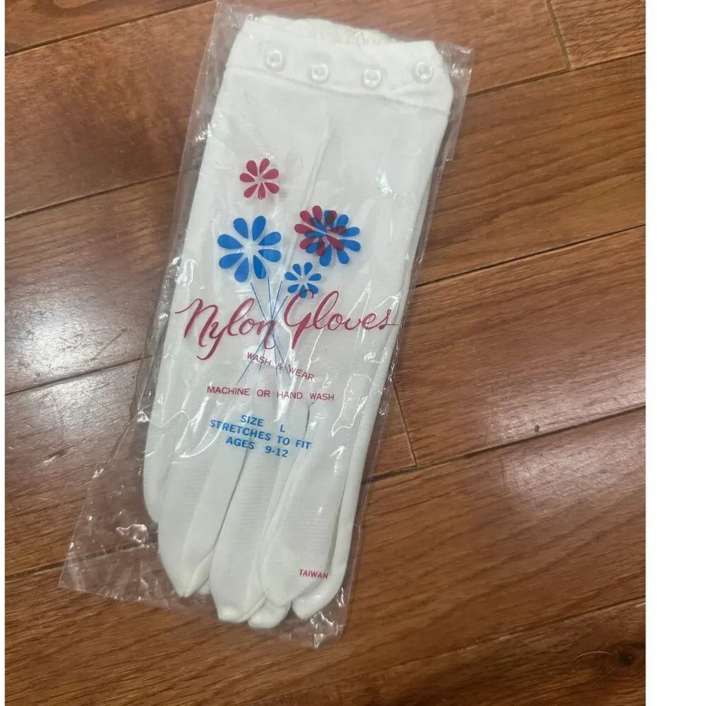 Deadstock New in Package Vintage 60s Girls Nylon Wrist Gloves  L 9-12